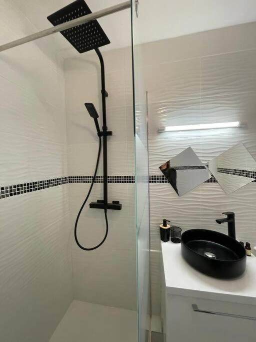 Appartement 2 Pieces, Salon Et Chambre, 44M2 Refait A Neuf Clichy Dış mekan fotoğraf