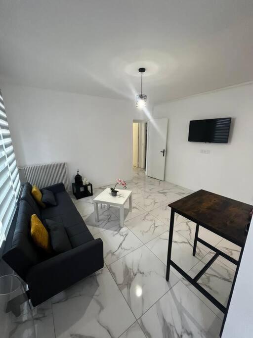 Appartement 2 Pieces, Salon Et Chambre, 44M2 Refait A Neuf Clichy Dış mekan fotoğraf