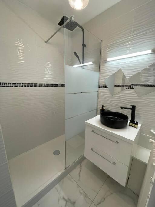 Appartement 2 Pieces, Salon Et Chambre, 44M2 Refait A Neuf Clichy Dış mekan fotoğraf